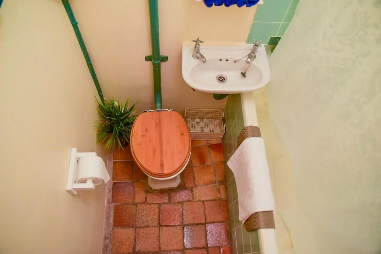 On Pinewood Guest House Κέιπ Τάουν