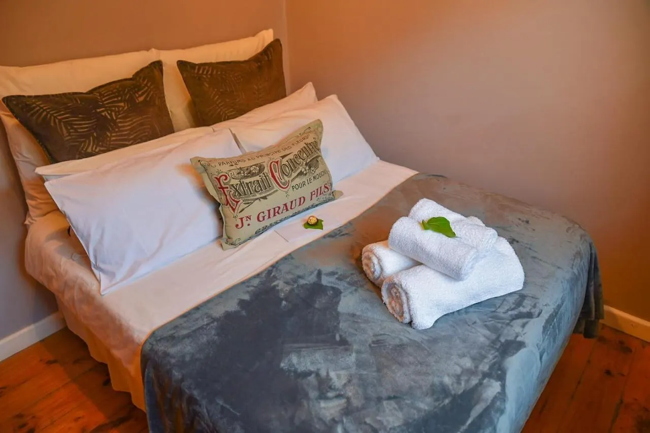 On Pinewood Guest House Κέιπ Τάουν