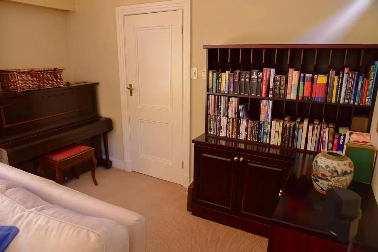 On Pinewood Guest House Κέιπ Τάουν
